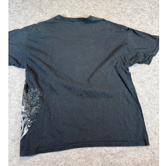 VINTAGE Y2K Shirt Mens XL Black Graphic Shield Cross Gothic Edgy Streetwear Tee - Picture 2 of 9
